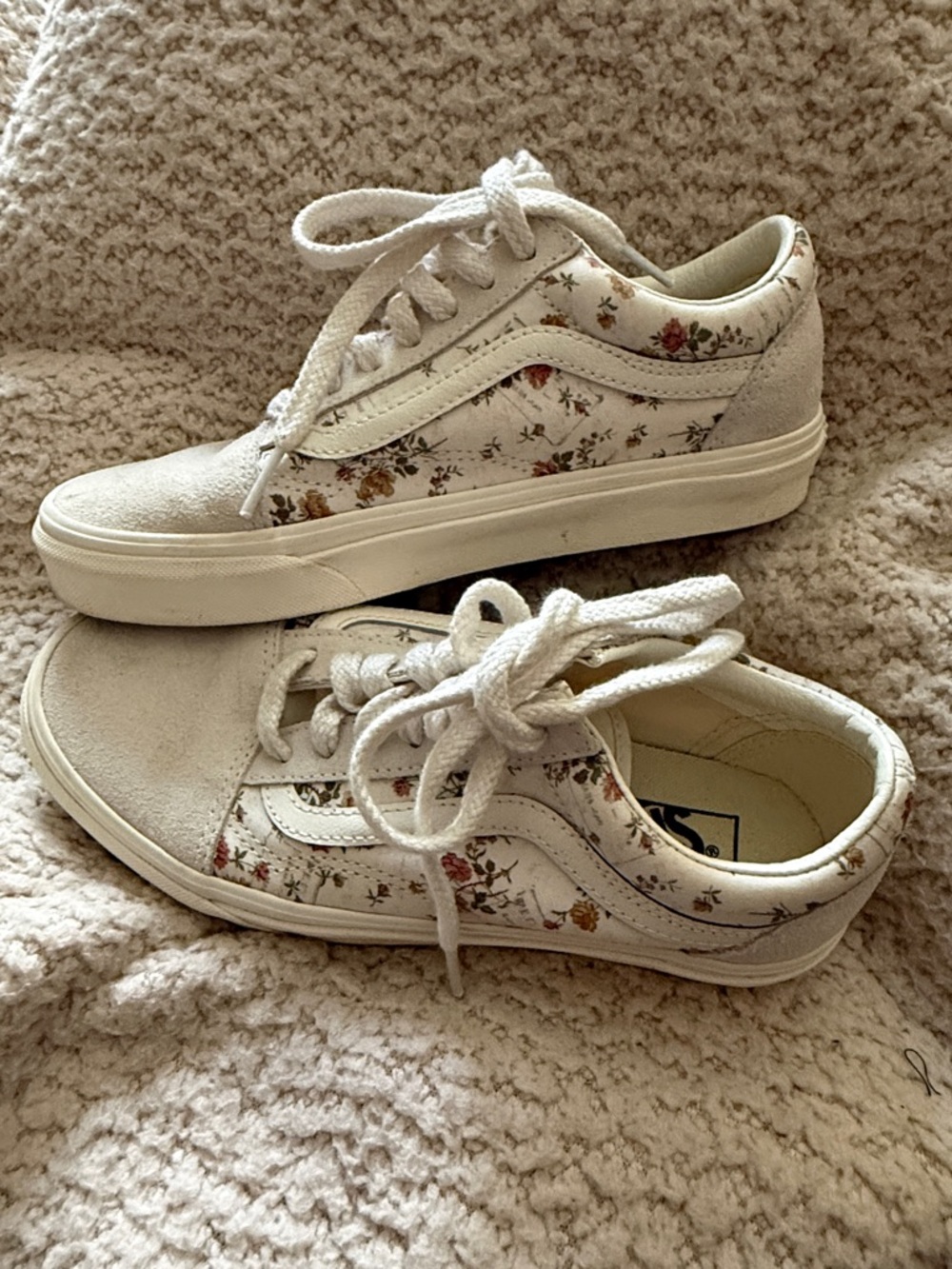 Vans White Low-Top Sneakers with Small Floral Print